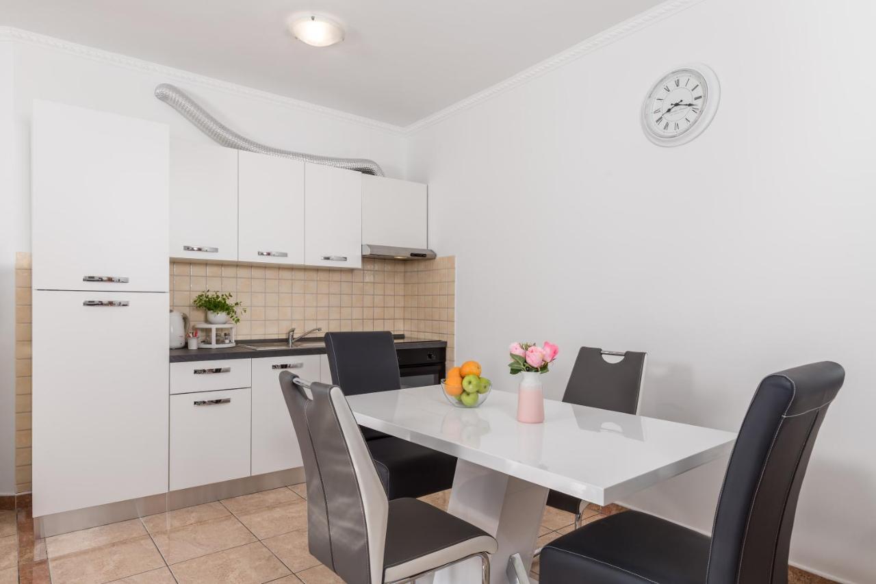 Summer Breeze Apartment With A Pool Abbazia Esterno foto